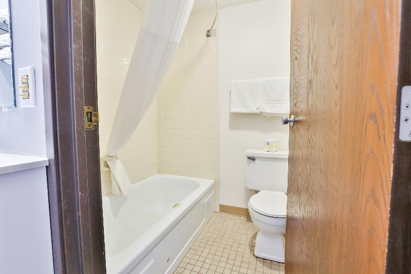 OYO Hotel Pipestone MN, Canterbury Park image