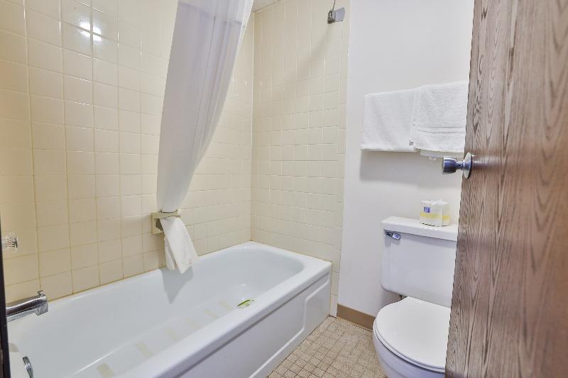 OYO Hotel Pipestone MN, Canterbury Park image