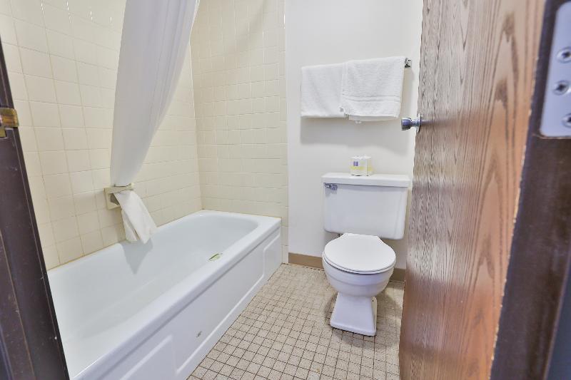 OYO Hotel Pipestone MN, Canterbury Park image