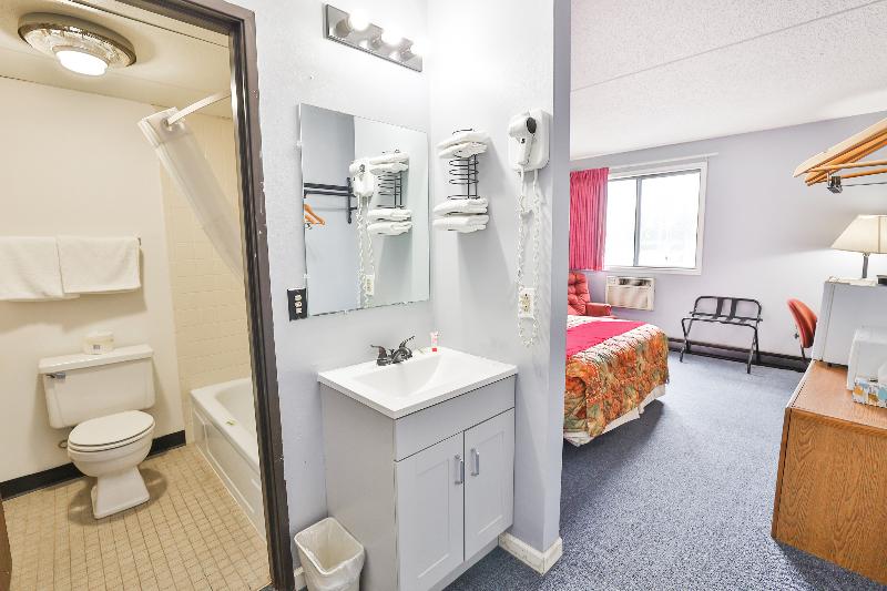 OYO Hotel Pipestone MN, Canterbury Park image