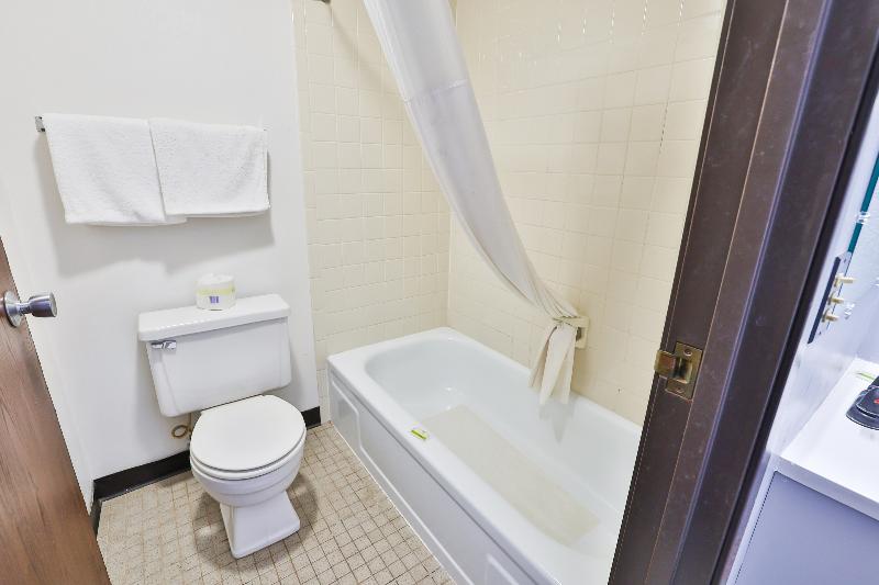 OYO Hotel Pipestone MN, Canterbury Park image