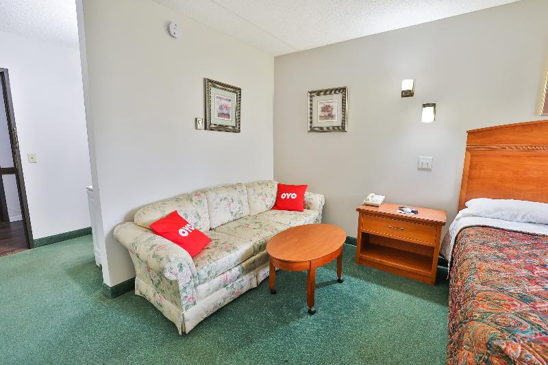 OYO Hotel Pipestone MN, Canterbury Park image