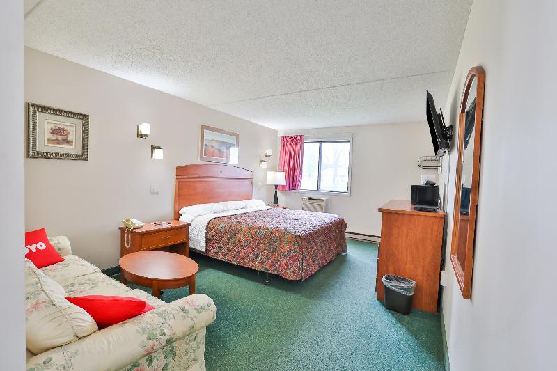 OYO Hotel Pipestone MN, Canterbury Park image