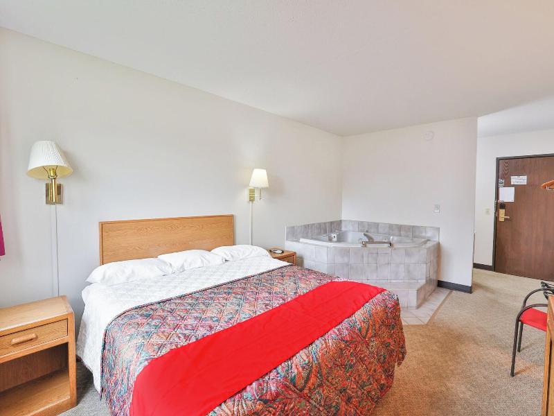OYO Hotel Pipestone MN, Canterbury Park image