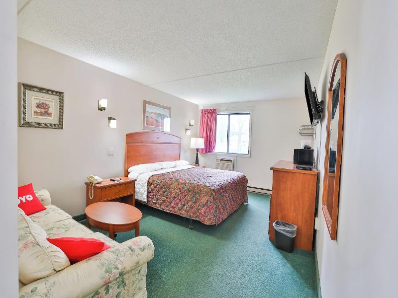 OYO Hotel Pipestone MN, Canterbury Park image