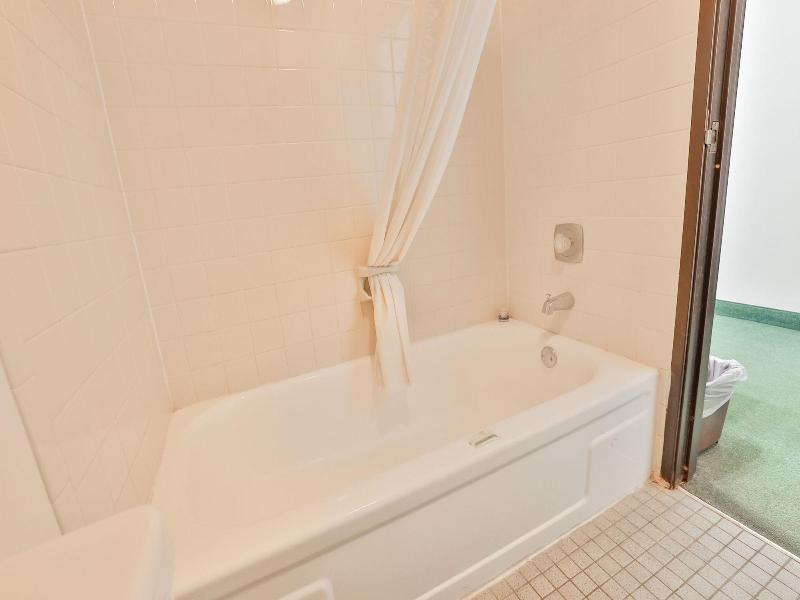 OYO Hotel Pipestone MN, Canterbury Park image