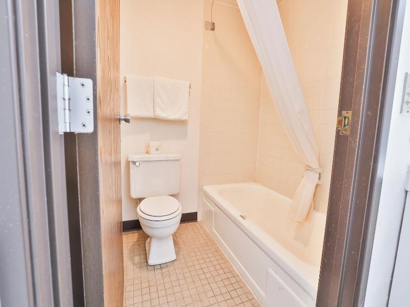 OYO Hotel Pipestone MN, Canterbury Park image