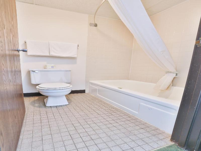 OYO Hotel Pipestone MN, Canterbury Park image