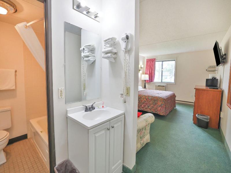 OYO Hotel Pipestone MN, Canterbury Park image