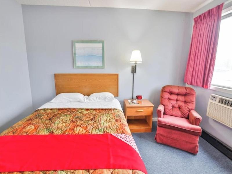 OYO Hotel Pipestone MN, Canterbury Park image