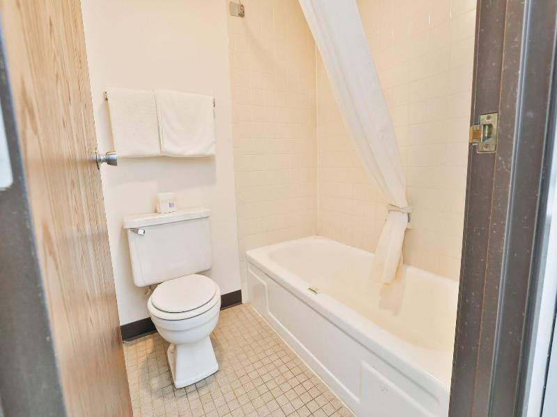 OYO Hotel Pipestone MN, Canterbury Park image