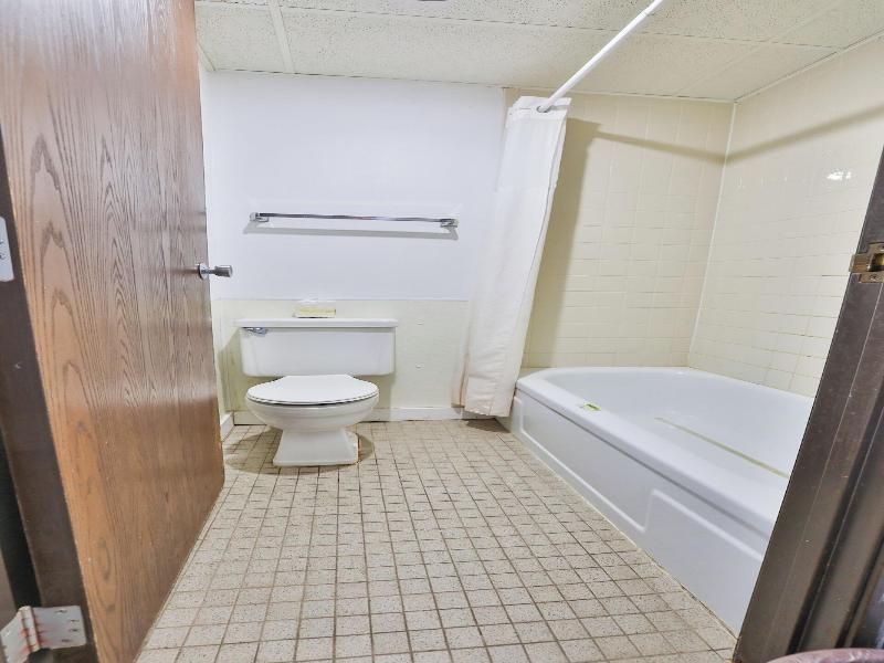 OYO Hotel Pipestone MN, Canterbury Park image