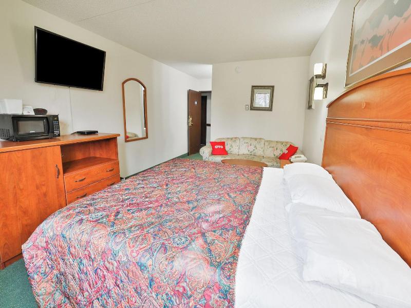 OYO Hotel Pipestone MN, Canterbury Park image