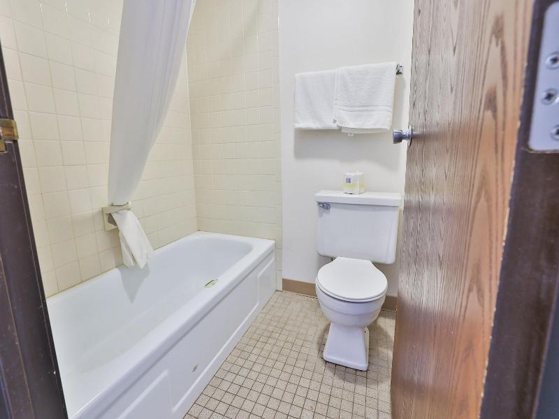 OYO Hotel Pipestone MN, Canterbury Park image