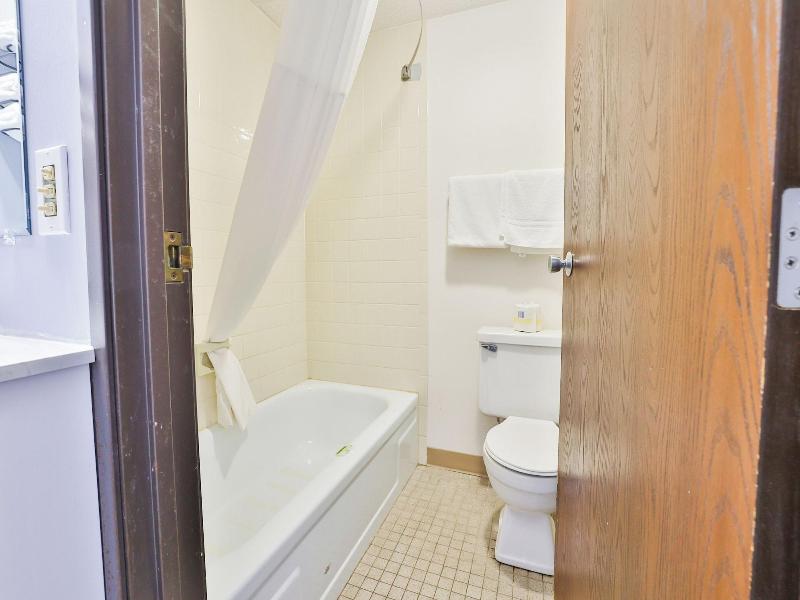 OYO Hotel Pipestone MN, Canterbury Park image