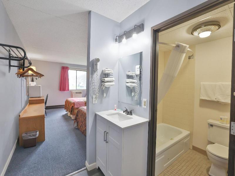 OYO Hotel Pipestone MN, Canterbury Park image