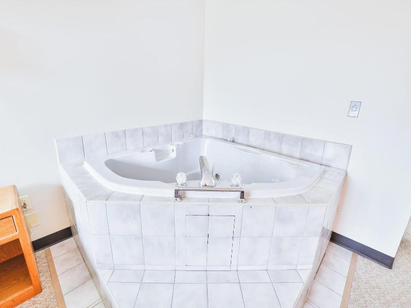 OYO Hotel Pipestone MN, Canterbury Park image