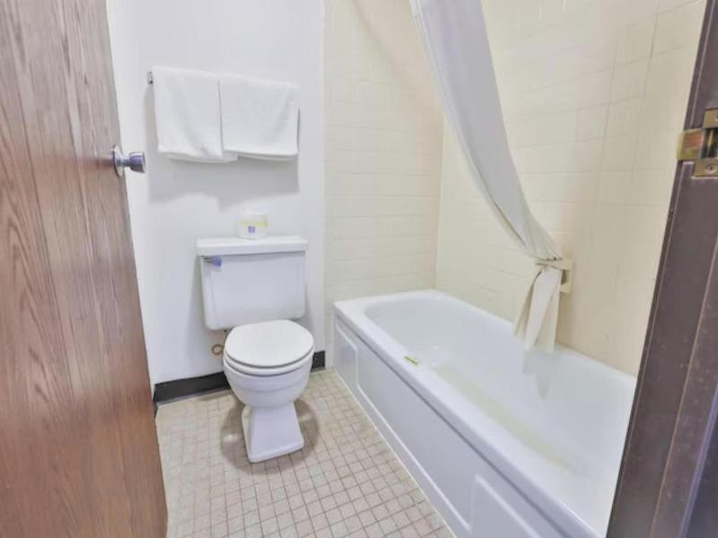 OYO Hotel Pipestone MN, Canterbury Park image