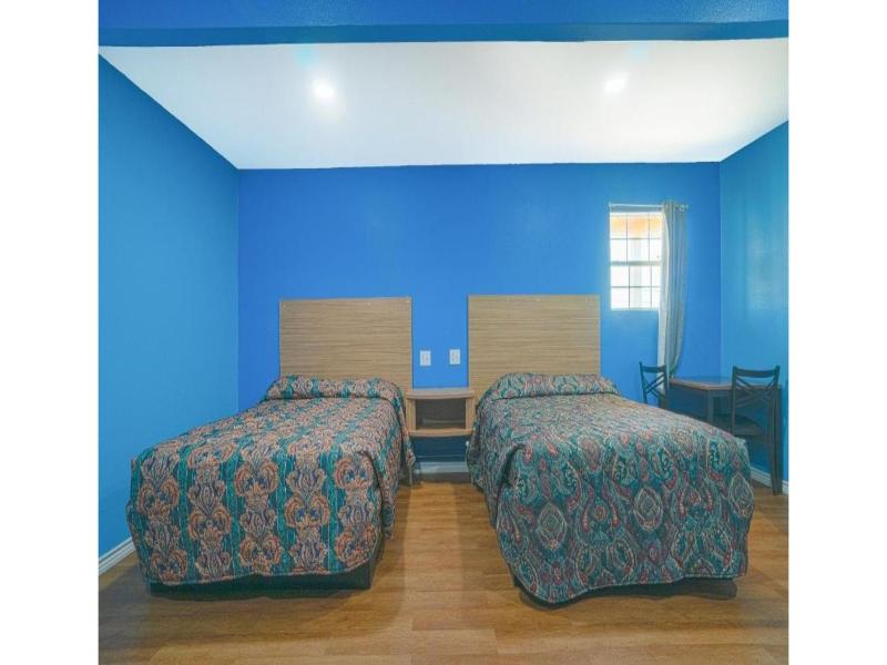 QUADRUPLE TWO QUEEN BEDS NON SMOKING