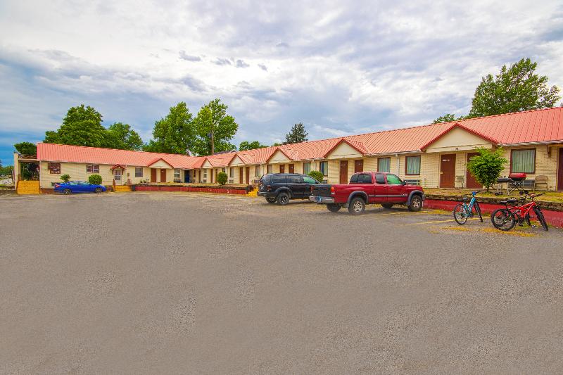 Sunflower Motel Hiawatha By Oyo image