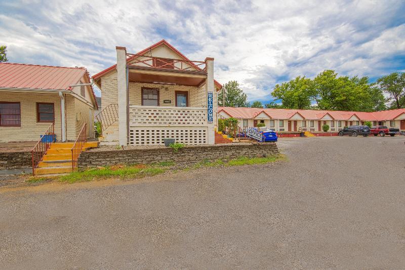 Sunflower Motel Hiawatha By Oyo image