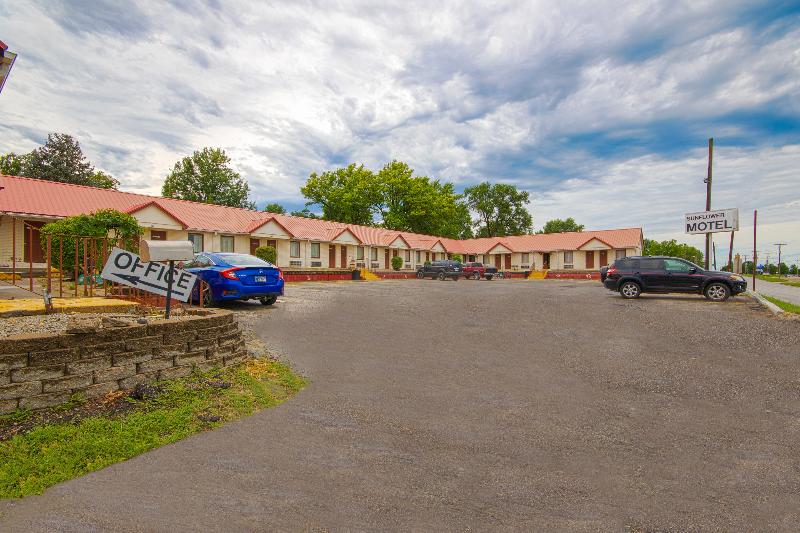 Sunflower Motel Hiawatha By Oyo image