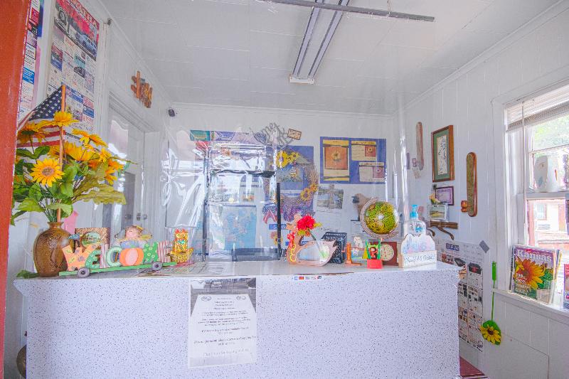 Sunflower Motel Hiawatha By Oyo image