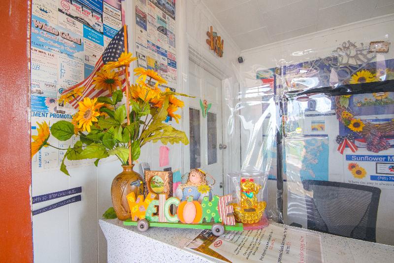 Sunflower Motel Hiawatha By Oyo image