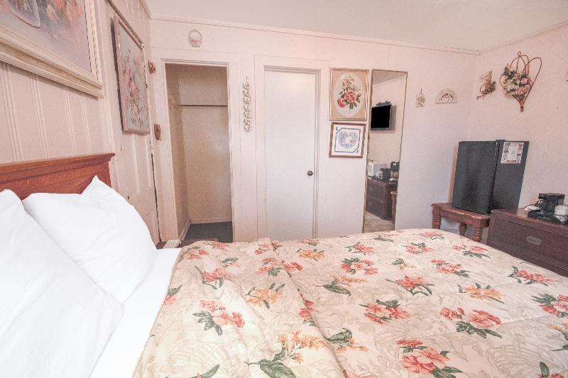 Sunflower Motel Hiawatha By Oyo image