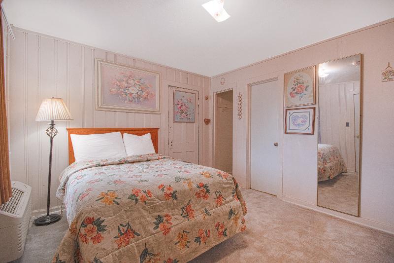 Sunflower Motel Hiawatha By Oyo image