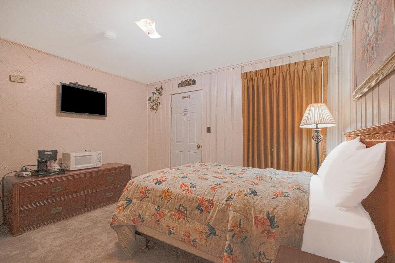 Sunflower Motel Hiawatha By Oyo image