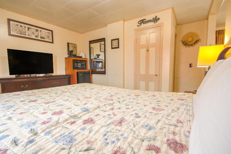 Sunflower Motel Hiawatha By Oyo image