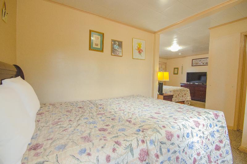 Sunflower Motel Hiawatha By Oyo image