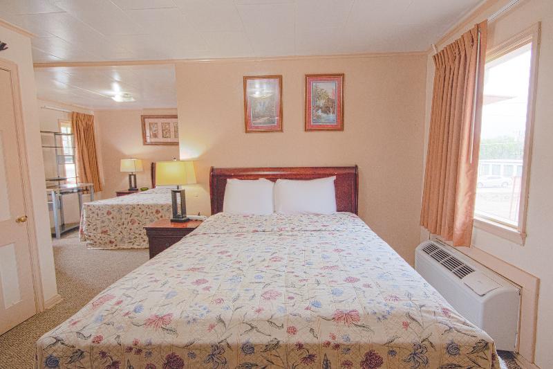 Sunflower Motel Hiawatha By Oyo image