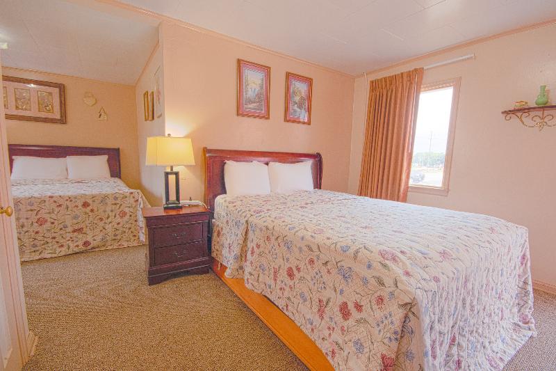 Sunflower Motel Hiawatha By Oyo image