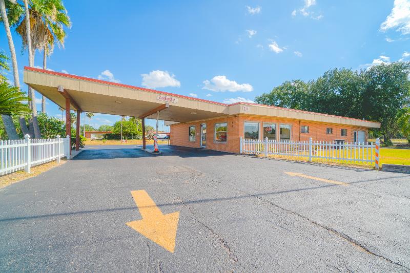 Vali Ho Motel By Oyo Weslaco Mercedes image
