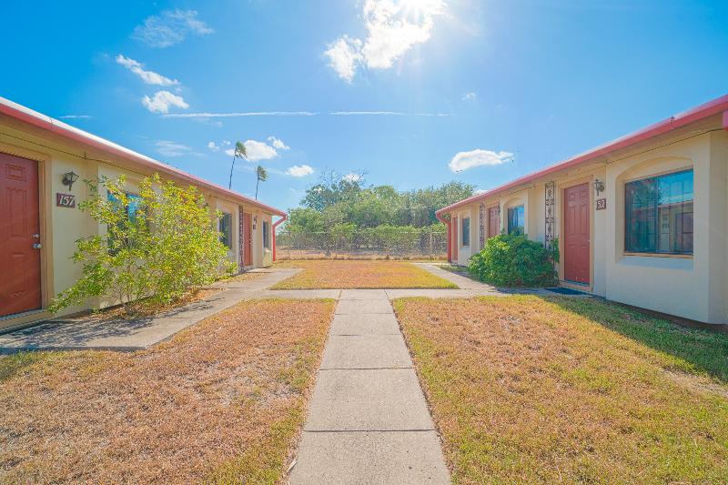 Vali Ho Motel By Oyo Weslaco Mercedes image