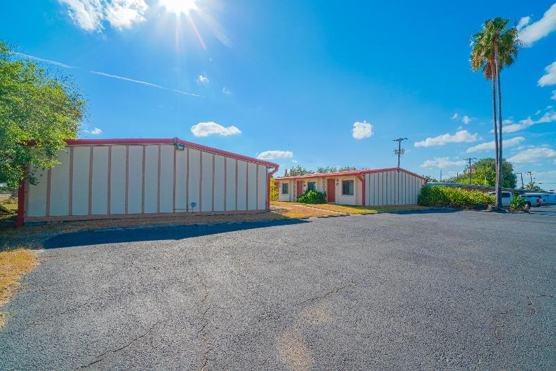 Vali Ho Motel By Oyo Weslaco Mercedes image