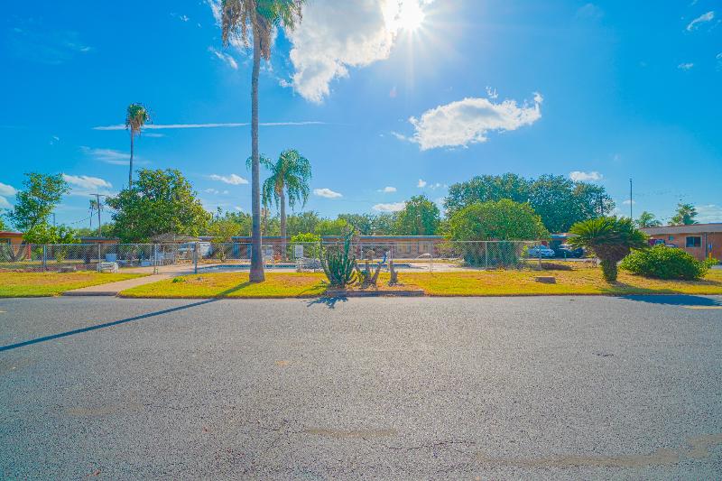 Vali Ho Motel By Oyo Weslaco Mercedes image