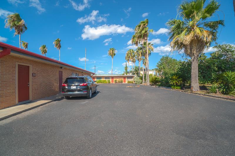 Vali Ho Motel By Oyo Weslaco Mercedes image