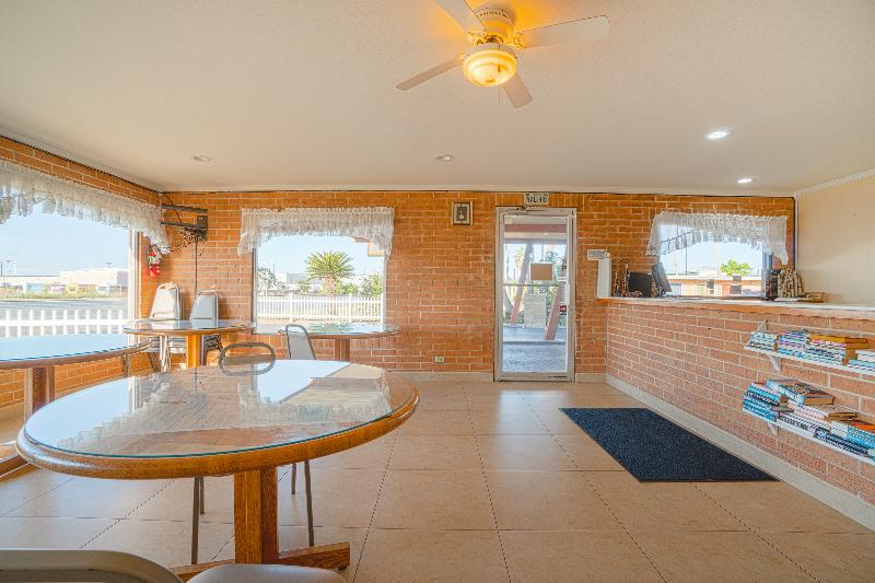 Vali Ho Motel By Oyo Weslaco Mercedes image
