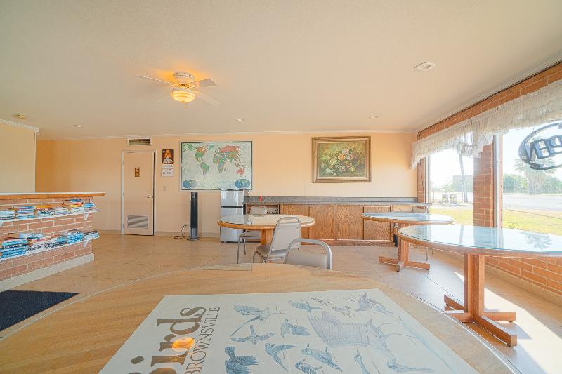 Vali Ho Motel By Oyo Weslaco Mercedes image