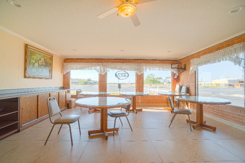 Vali Ho Motel By Oyo Weslaco Mercedes image