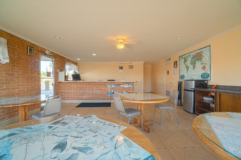 Vali Ho Motel By Oyo Weslaco Mercedes image