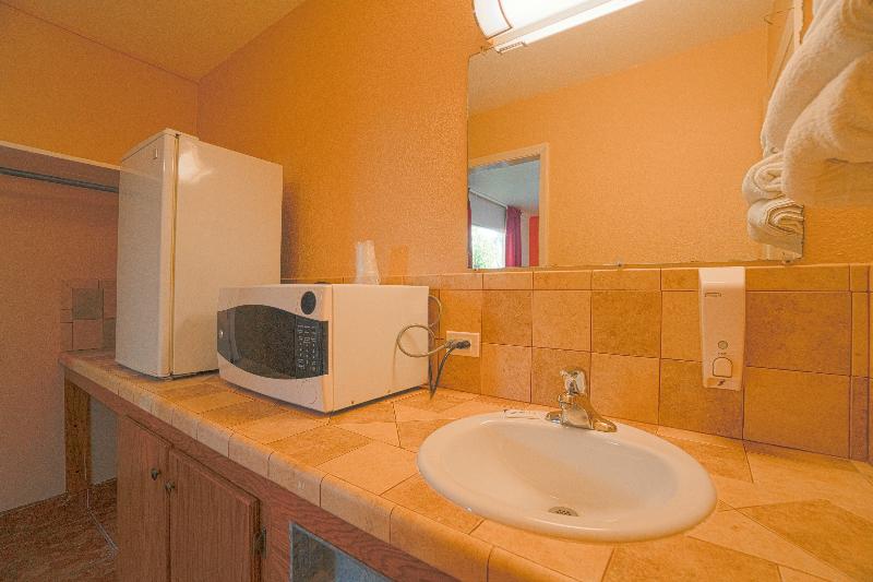 Vali Ho Motel By Oyo Weslaco Mercedes image