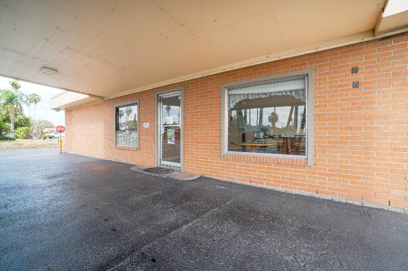 Vali Ho Motel By Oyo Weslaco Mercedes image