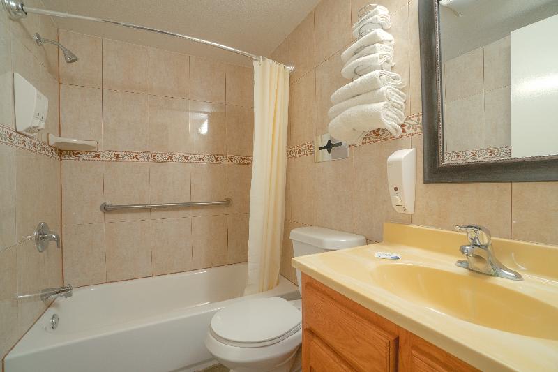 Vali Ho Motel By Oyo Weslaco Mercedes image