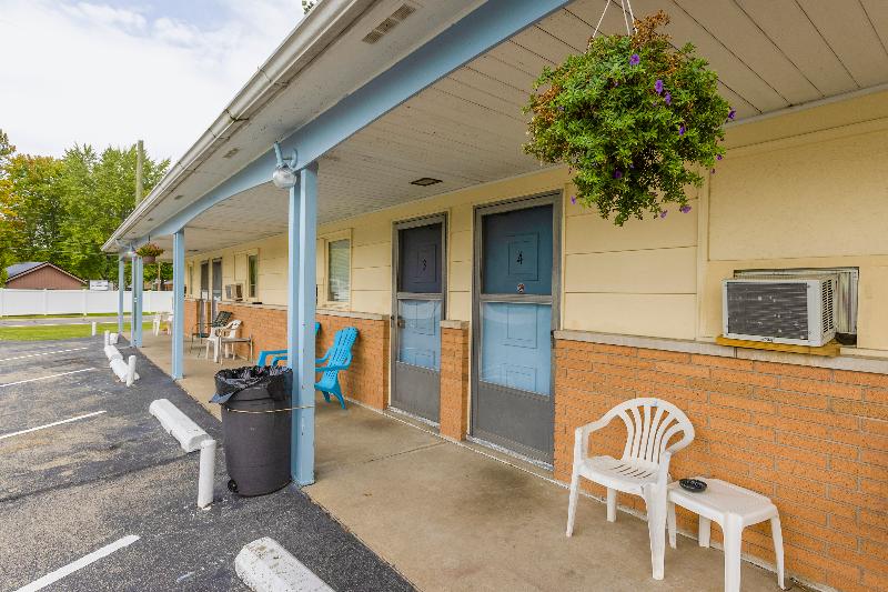 Parkside Motel By Oyo Meadville Conneaut Lake image