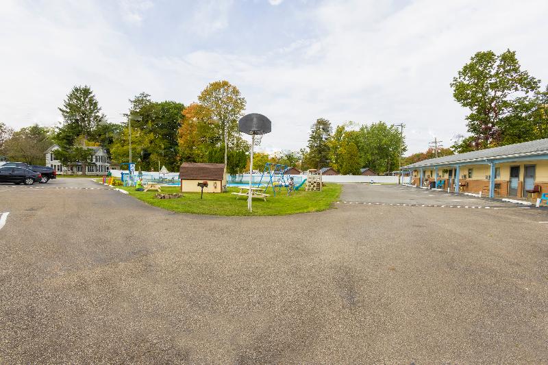 Parkside Motel By Oyo Meadville Conneaut Lake image