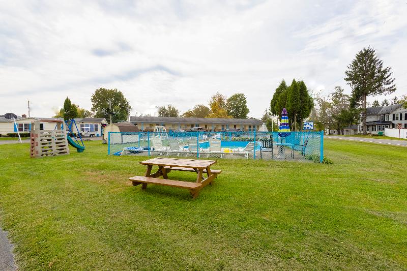 Parkside Motel By Oyo Meadville Conneaut Lake image